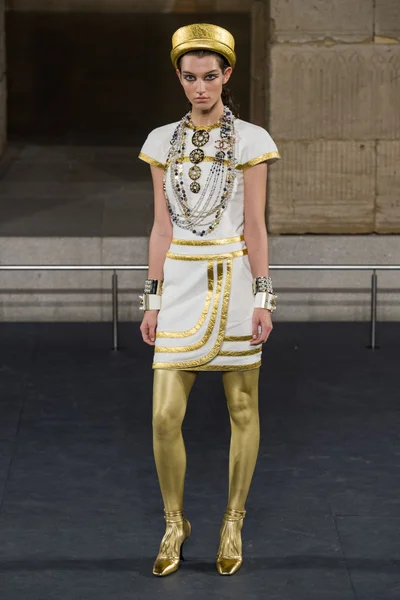 Look 57